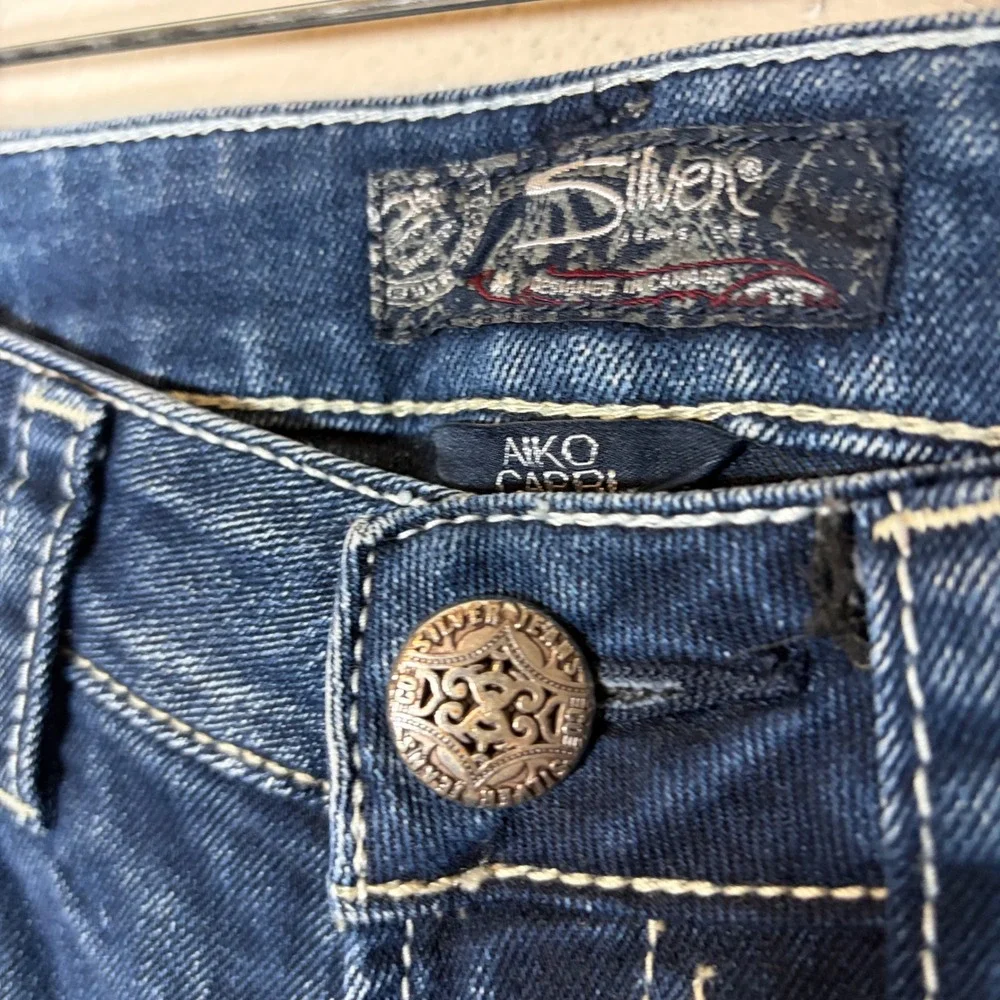 Silver Jeans Co Aiko Capri Dark Wash Denim Embroidered Pocket Jeans Womens 29